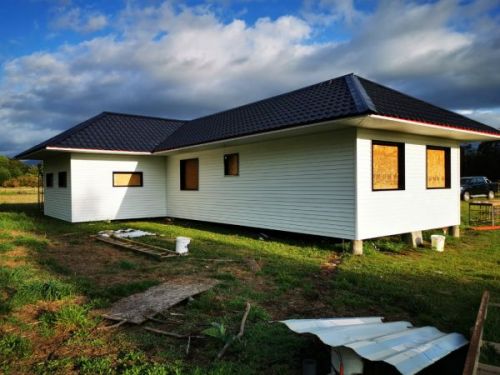 Siding PVC instalado. Instalación Siding PVC Blanco.